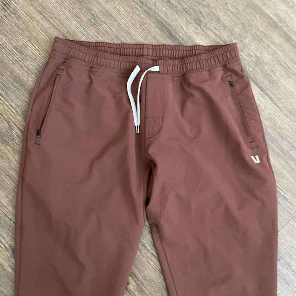 Vuori Transit Technical Joggers Mens X-Large Rust Performance Stretch Pants V417 - Picture 3 of 9